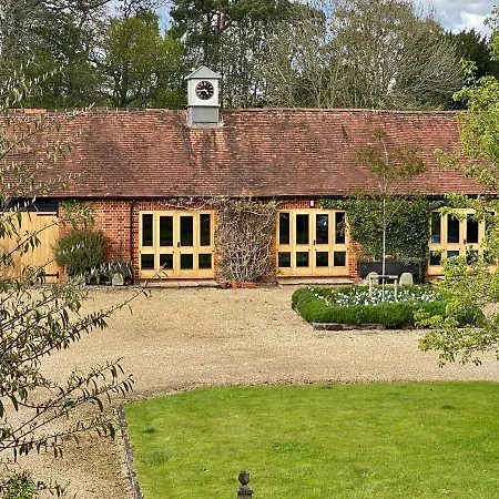 The Clock Tower & Dairy - Two X 2 Bed Barns With Indoor Pool Apartment Checkendon Exterior photo