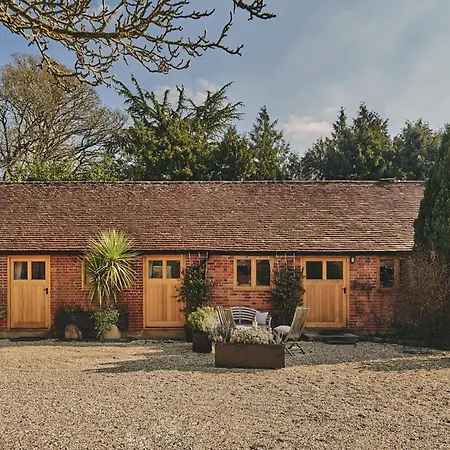 The Clock Tower & Dairy - Two X 2 Bed Barns With Indoor Pool Apartment Checkendon Exterior photo