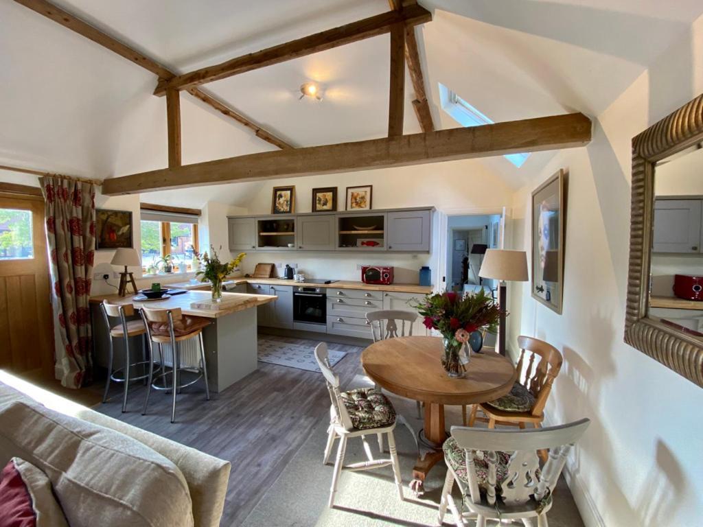 The Clock Tower & Dairy - Two X 2 Bed Barns With Indoor Pool Apartment