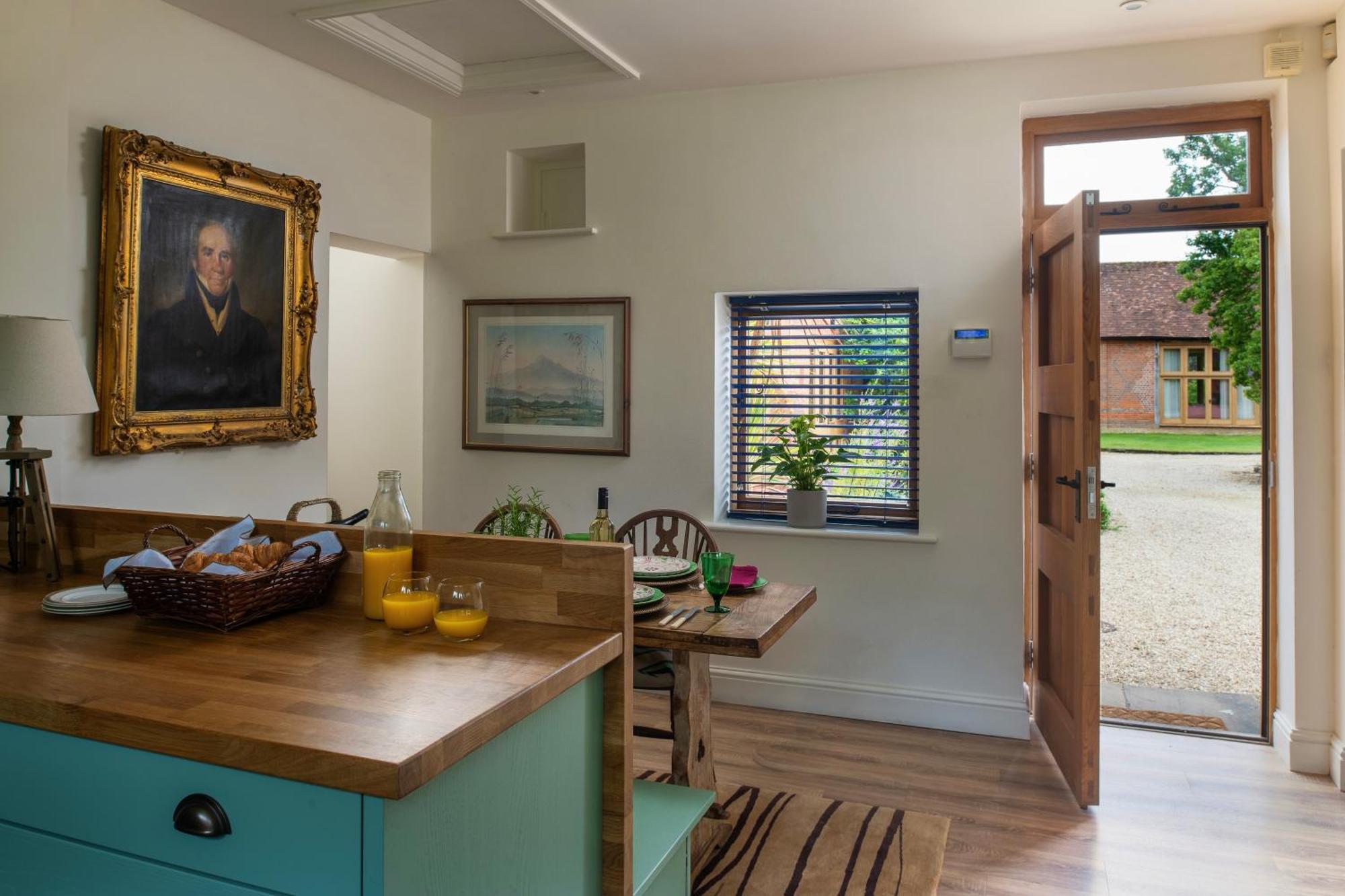 The Clock Tower & Dairy - Two X 2 Bed Barns With Indoor Pool * Checkendon