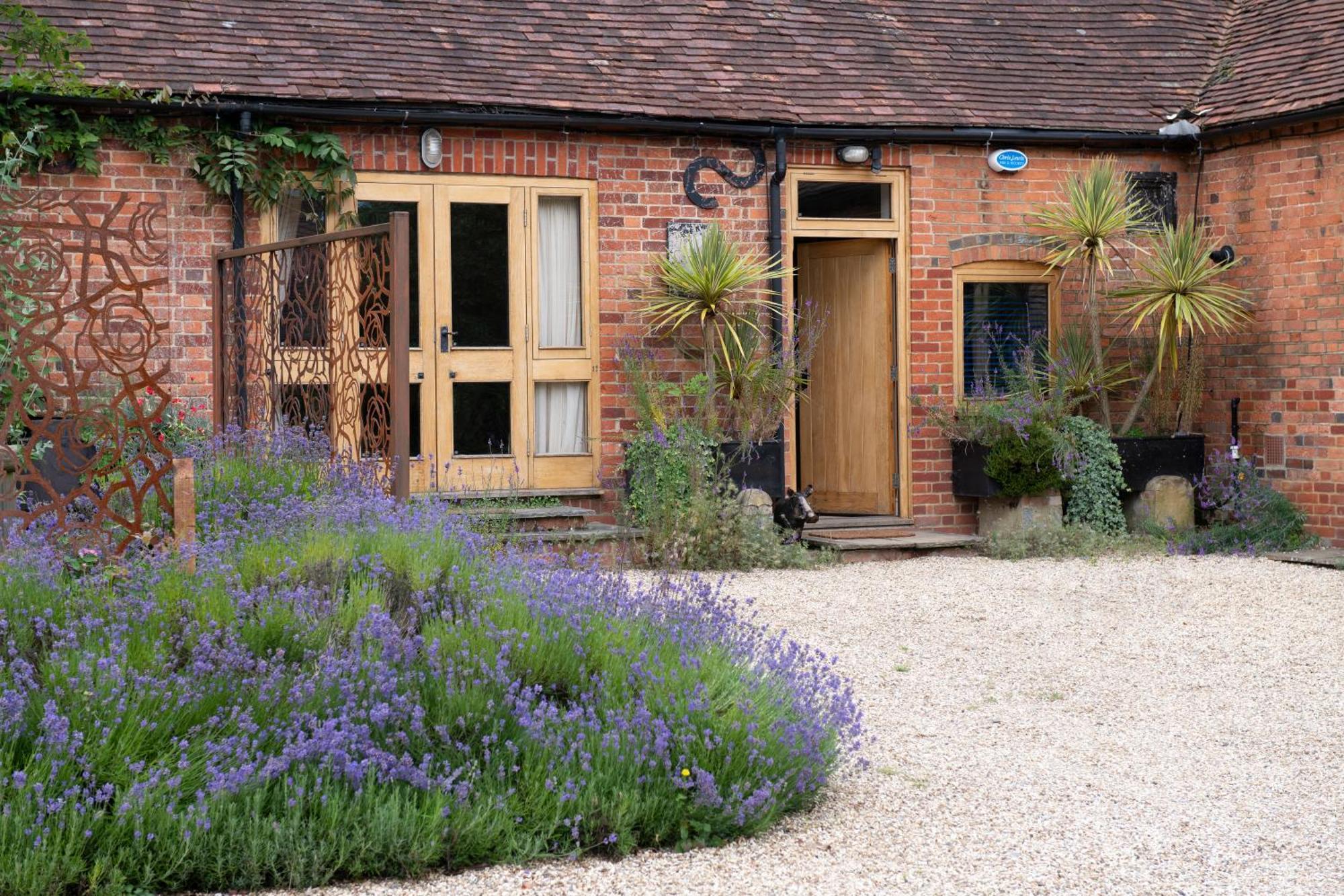 The Clock Tower & Dairy - Two X 2 Bed Barns With Indoor Pool Apartment Checkendon