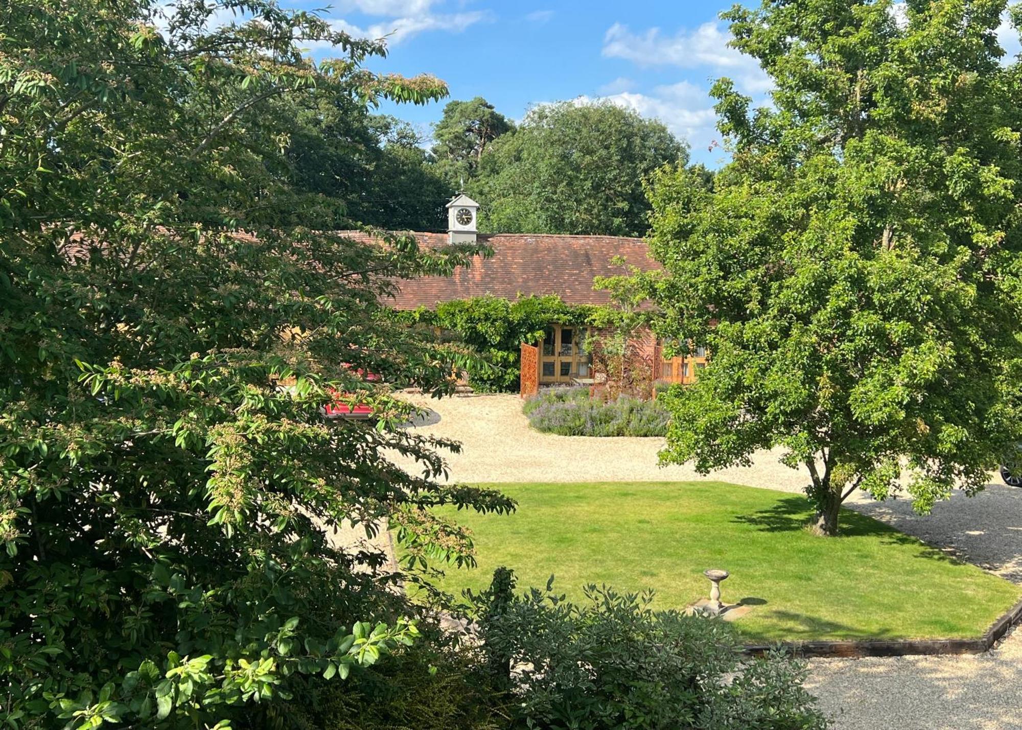 The Clock Tower & Dairy - Two X 2 Bed Barns With Indoor Pool * Checkendon